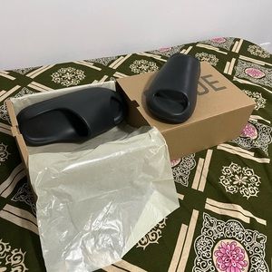 Adidas Yeezy Slide Dark Onyx WITH OG BOX 📦